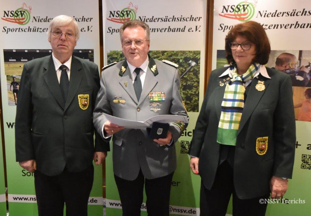 V.l.n.r.: Präsident NSSV. Axel Rott, Günter Eggers, Vizepräsidentin Gabriele Dietrich NSSV